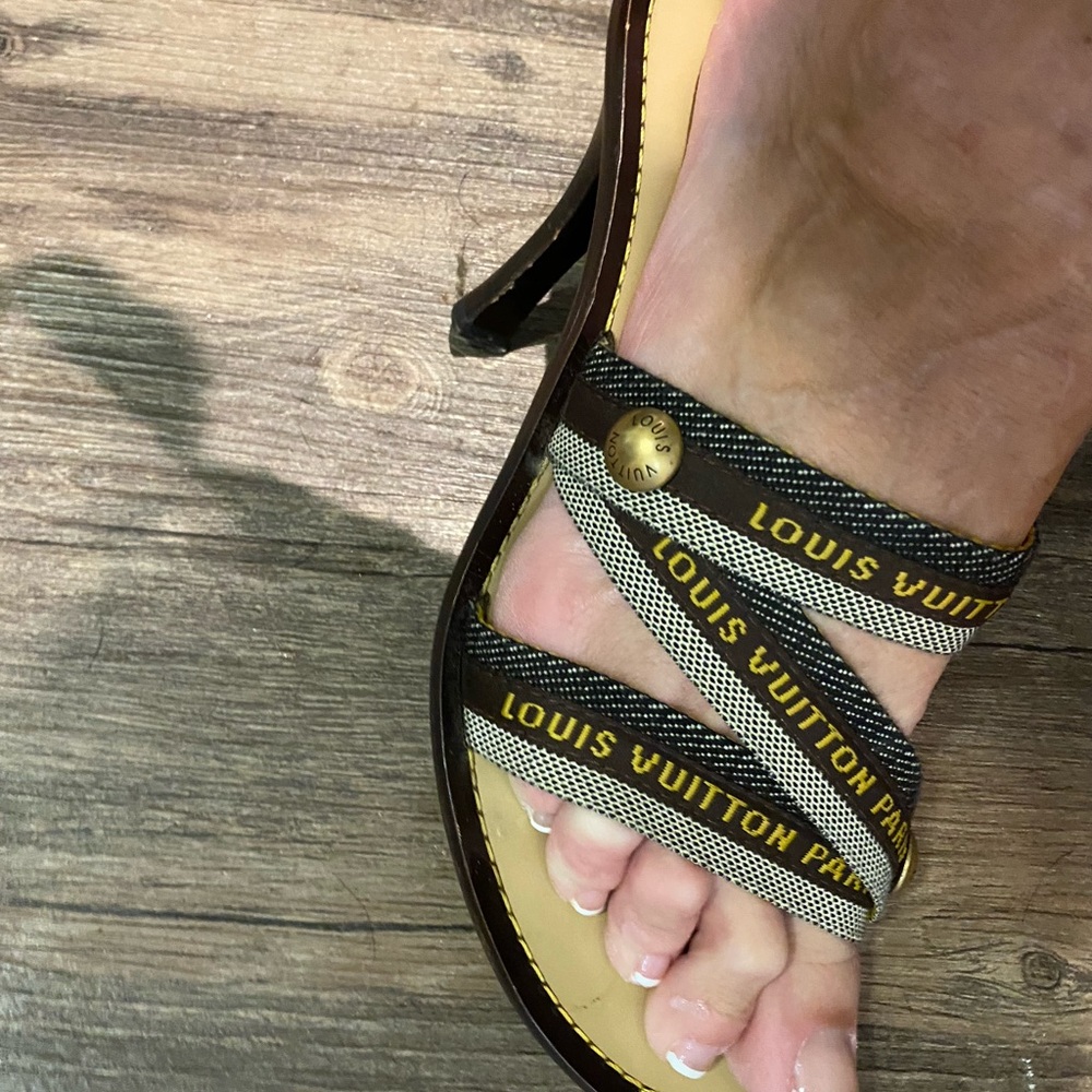LOUIS VUITTON Logo Sandals - Picture 4 of 4